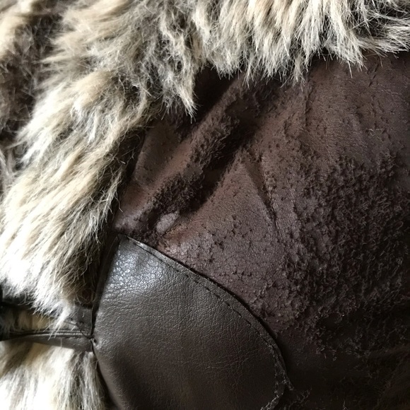 Body Central Faux Suede and Fur Vest - Picture 2 of 8